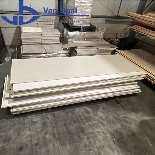 Witte Spaanplaat – 88 cm breed x 244 cm lang x 15 mm dik