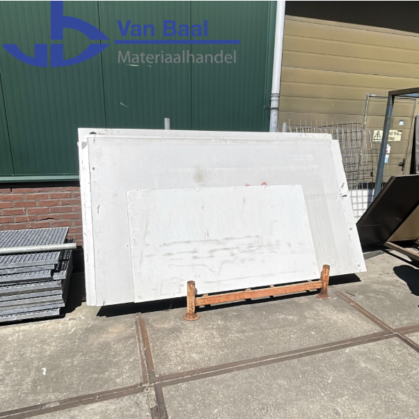 Witte Trespa Plaat – 270 cm breed x 150 cm hoog x 12 mm dik
